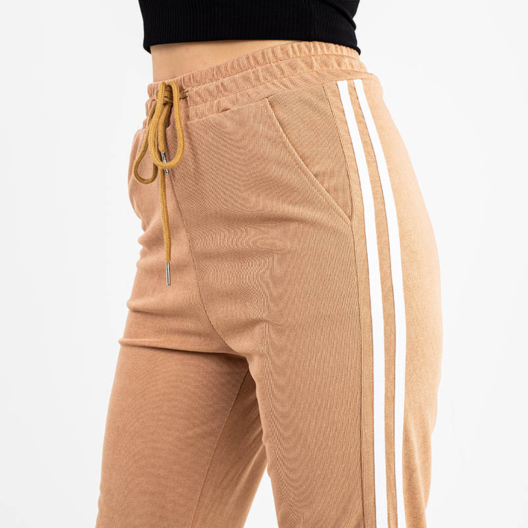 Šviesiai rudos moteriškos sportinės kelnės baltomis juostelėmis - Drabužiai