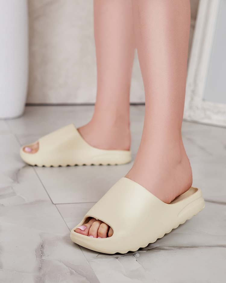 Royalfashion Женские резиновые шлепанцы Getter