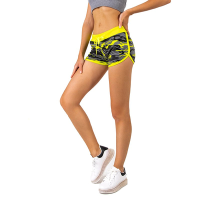 Неоновые желтые женские камуфляжные шорты