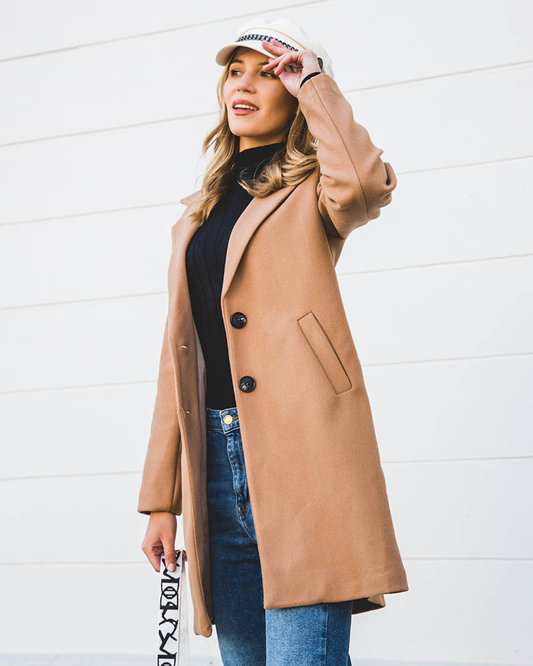 Женское пальто длиной до колен светло-коричневого цвета- Одежда