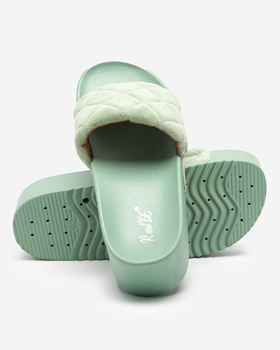 Žalios moteriškos dygsniuotos basutės ant Koriner platformos - Avalynė