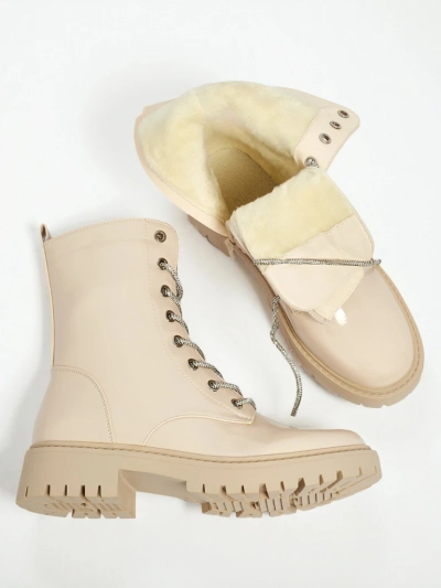 Lakiniai moteriški aulinukai suvarstomi Fjorra