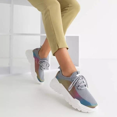 OUTLET Pilki moteriški sportbačiai su įvairiaspalviu intarpu Isis - Avalynė