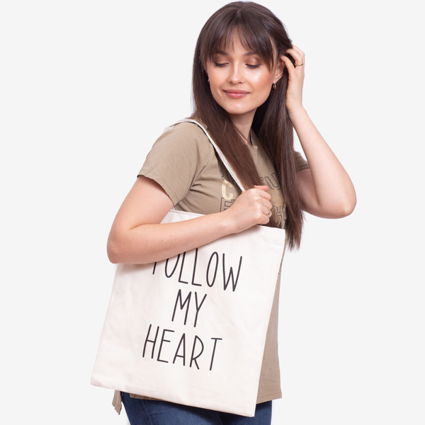 Белая тканевая сумка с надписью