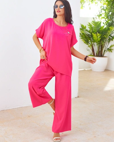 Комплект Royalfashion для женщин с короткими рукавами, декоративным цветком и широкими брюками