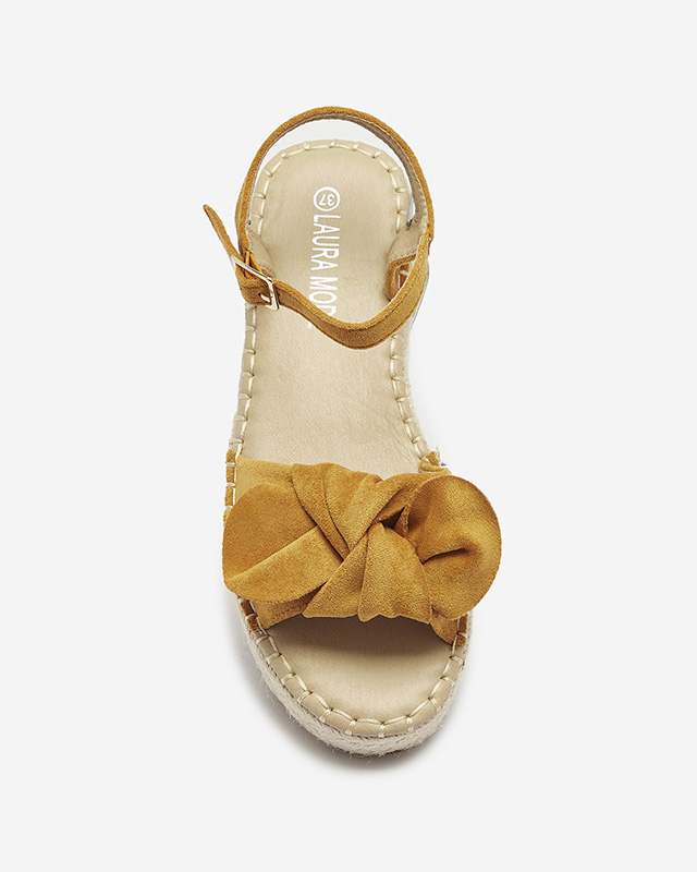 Горчичные женские сандалии на низком каблуке с бантом Mosinta - Обувь