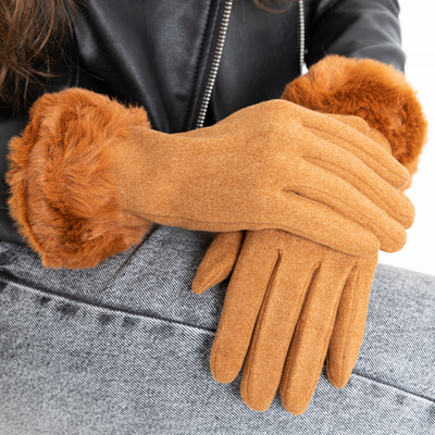 Moteriškos pirštinės su kupranugario kailiu - Aksesuarai