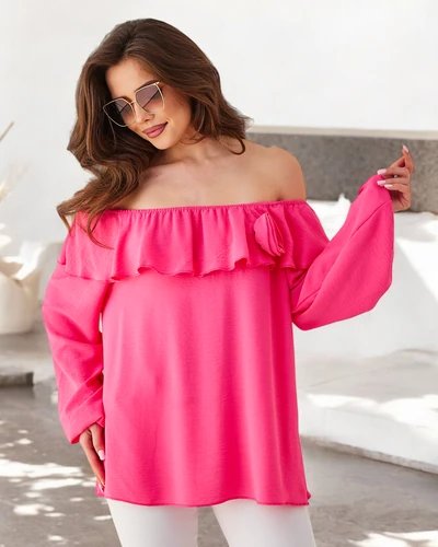 Женская блузка в испанском стиле с рюшем и цветком