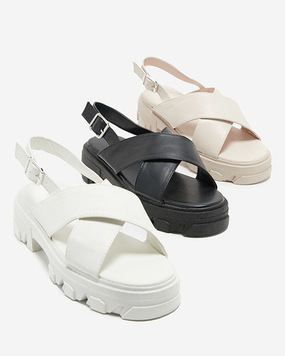 OUTLET Juodos spalvos moteriškos basutės ant storo pado prekės ženklo Denidas - Footwear