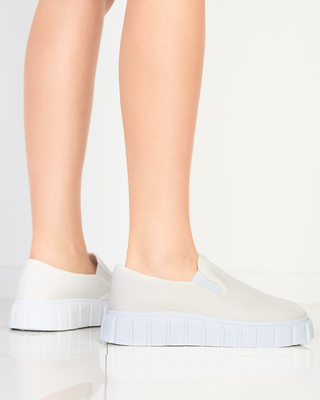 Белые женские слипоны на массивной подошве Tenri