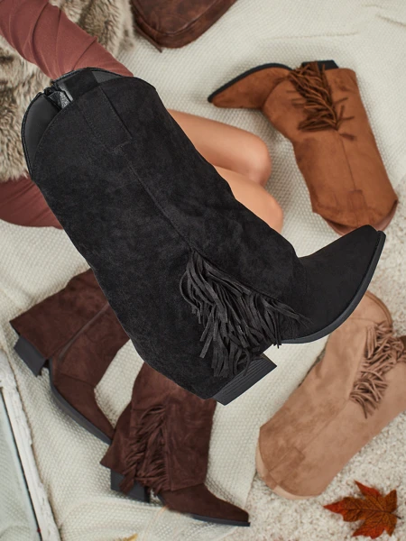 Moteriški aulinukai uždaru aulu Tovris