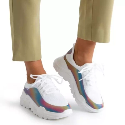 Белые женские кроссовки с разноцветной вставкой Isis