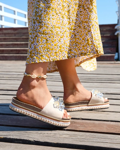 Royalfashion Smėlio spalvos moteriškos šlepetės su kristalais Bollah