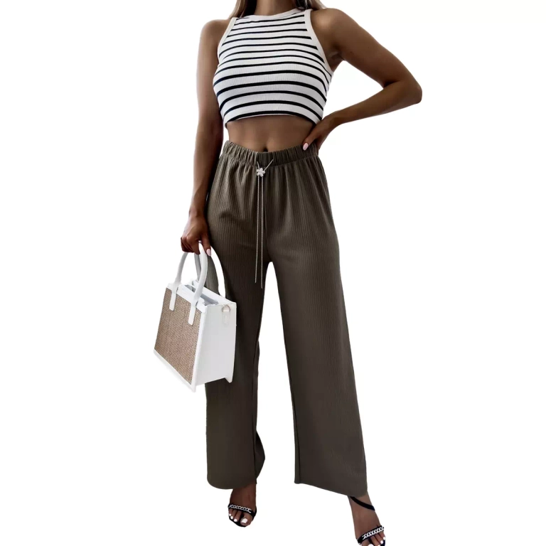 Зеленые женские широкие ребристые брюки - Одежда