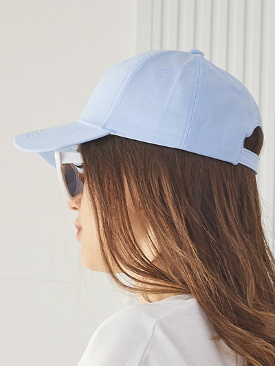 Royalfashion Бейсболка с нашивкой в виде подмигивающего кролика