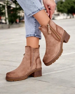 светло-коричневый