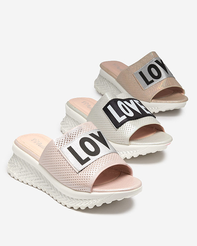 Rožinės blizgios moteriškos šlepetės su užrašu Sosha- Footwear