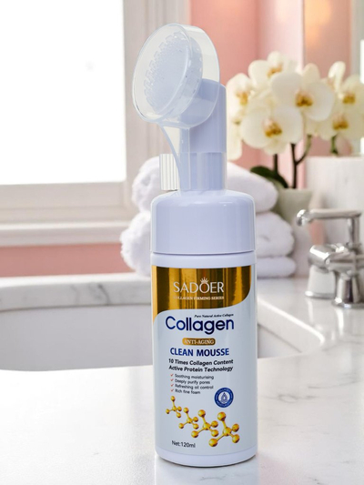 Sadoer valomasis veido putos su kolagenu ir šepetėliu nuo senėjimo