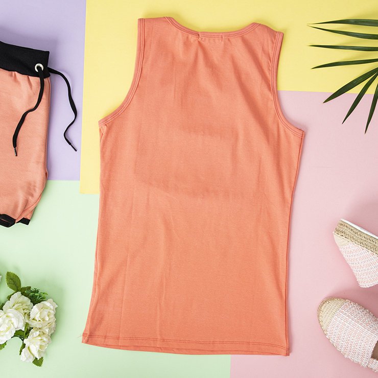 Женский топ персикового цвета со стразами