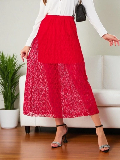 Женская юбка-миди Royalfashion с кружевом. Женская юбка-миди из легкой ткани. Модель с подкладкой и верхним слоем кружева, с эластичным поясом на резинке. Юбка отлично подойдет на осень! ВНИМАНИЕ: Точность измерений (+/-) 1