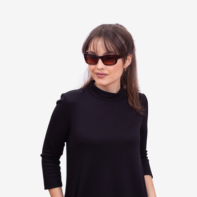 Коричневые женские тонкие солнцезащитные очки с принтом