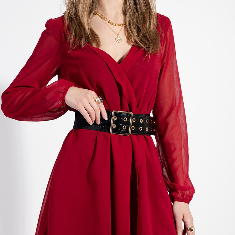 Черный женский ремень с тиснением и золотой пряжкой