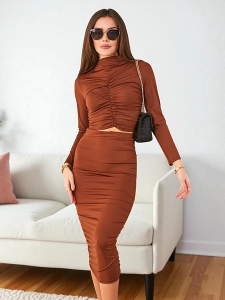 Karališki stiliaus moteriškas vidutinio ilgio sijonas