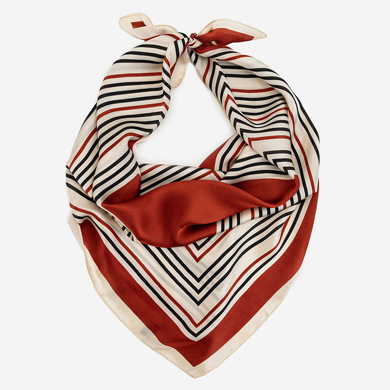 Красный женский платок в полоску
