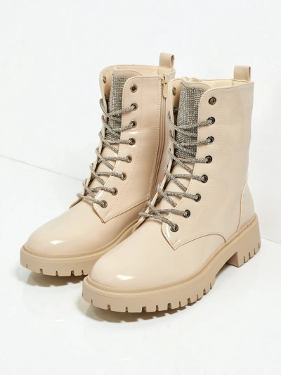 Lakiniai moteriški aulinukai suvarstomi Fjorra