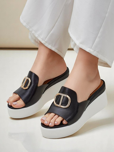 Royalfashion Женские шлепанцы на танкетке Daffin