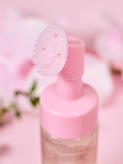 Luxelux valomoji drėkinanti braškių puta veidui 150 ml