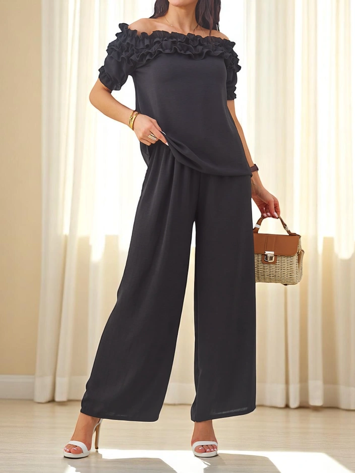 Royalfashion Женский комплект с блузкой с короткими рукавами и открытыми плечами, украшенной декором, и расклешенными брюками