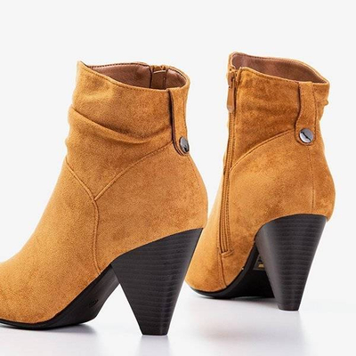 OUTLET Коричневые сапоги на треугольном каблуке Lika - Туфли