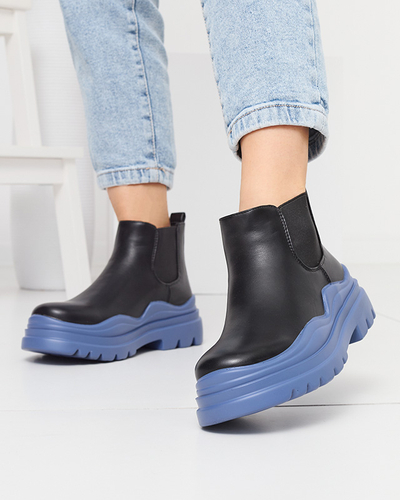 Moteriški juodi užsegami aulinukai ant violetinio Beja pado - Avalynė