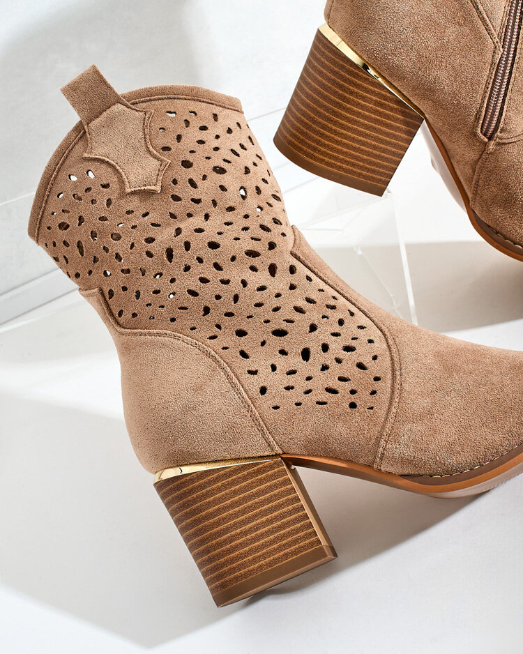 Royalfashion Женские сапоги на низком ходу с ажурной отделкой Mozie