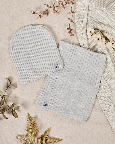 Karališkoji mada Žiemos universalus rinkinys - bemiežiai kepurėlė su vamzdeliu.