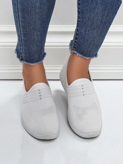 Damskie białe slip-ony Tkanina Callisto – lekkie buty na wiosnę i lato