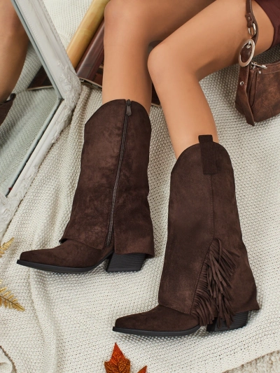 Moteriški aulinukai uždaru aulu Tovris