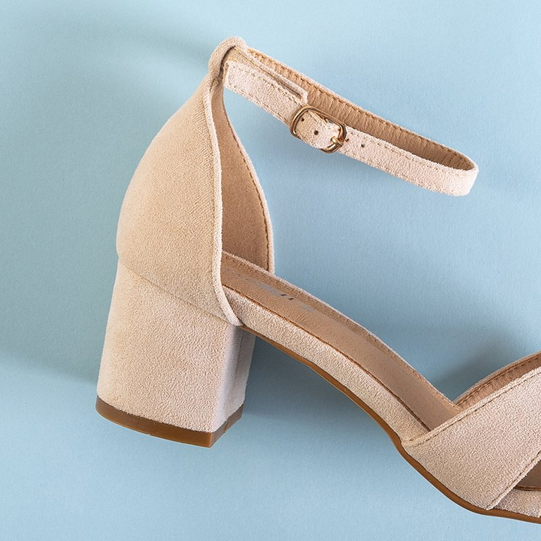 Бежевые женские босоножки на каблуке Bune