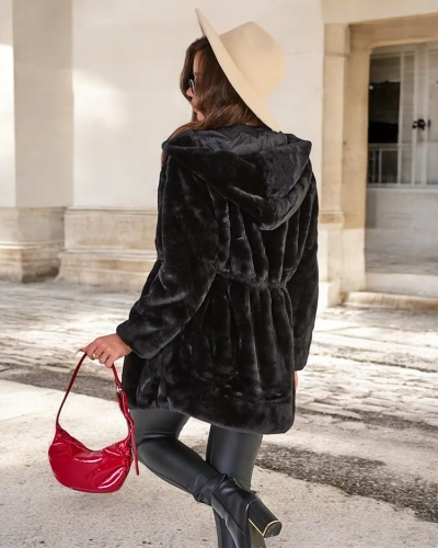 Женская куртка с имитацией меха Royalfashion