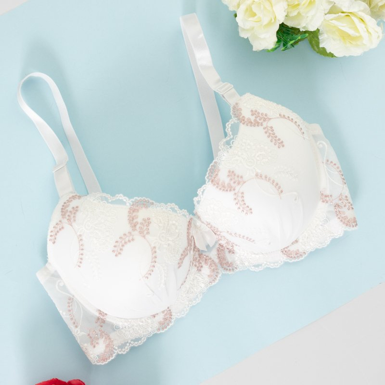 Мягкий бюстгальтер с кружевом цвета экрю - Нижнее белье
