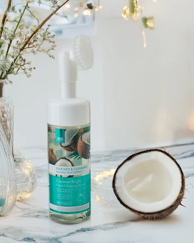 Valomasis drėkinamasis veido putos sumažinantis spalvų netolygumą KOKOSAS 150 ml