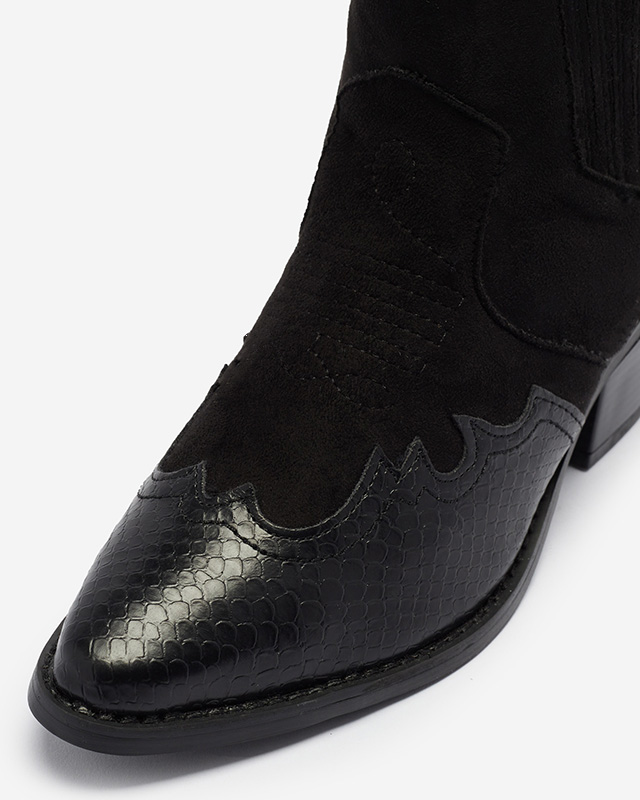 Juodi ekologiški zomšiniai kaubojiški batai ant žemo stulpelio Zirras - Avalynė