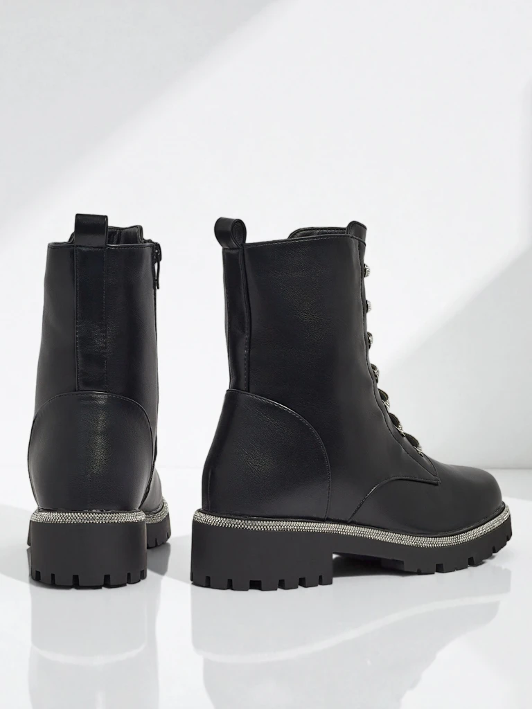 Eko odos aulinukai suvarstomi Lunara