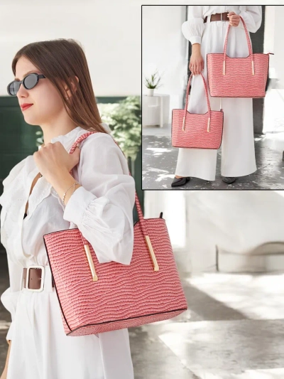 Royalfashion Dvigubo lakavimo odos rankinė su reljefu