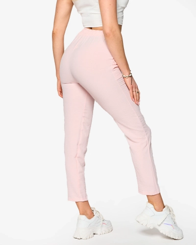Šviesiai rožinės spalvos tiesios moteriškos kelnės iš lengvo audinio - Apranga