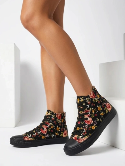 "Royalfashion" Moteriški aukšti juodi sportbačiai su gėlių raštu "Fahenna"