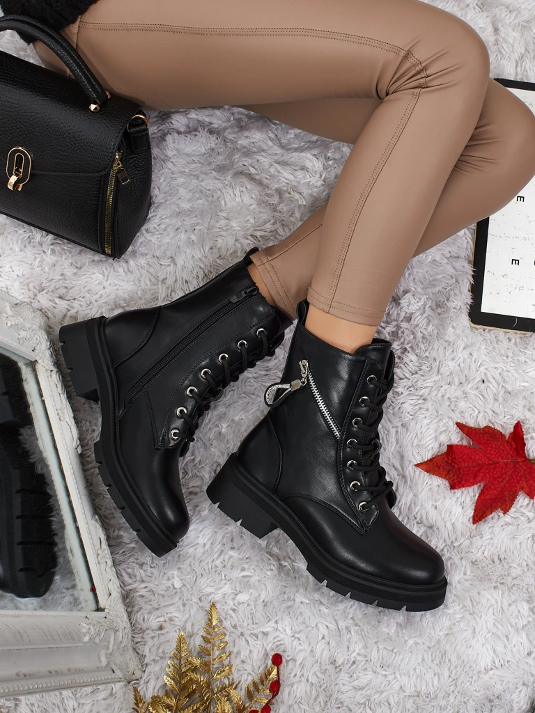 Moteriški aulinukai-batai Kassira su dekoracijomis