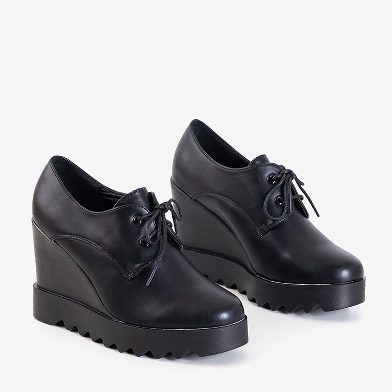 Moteriški juodi nėriniuoti batai ant platforminio kulno Vitolina - Avalynė