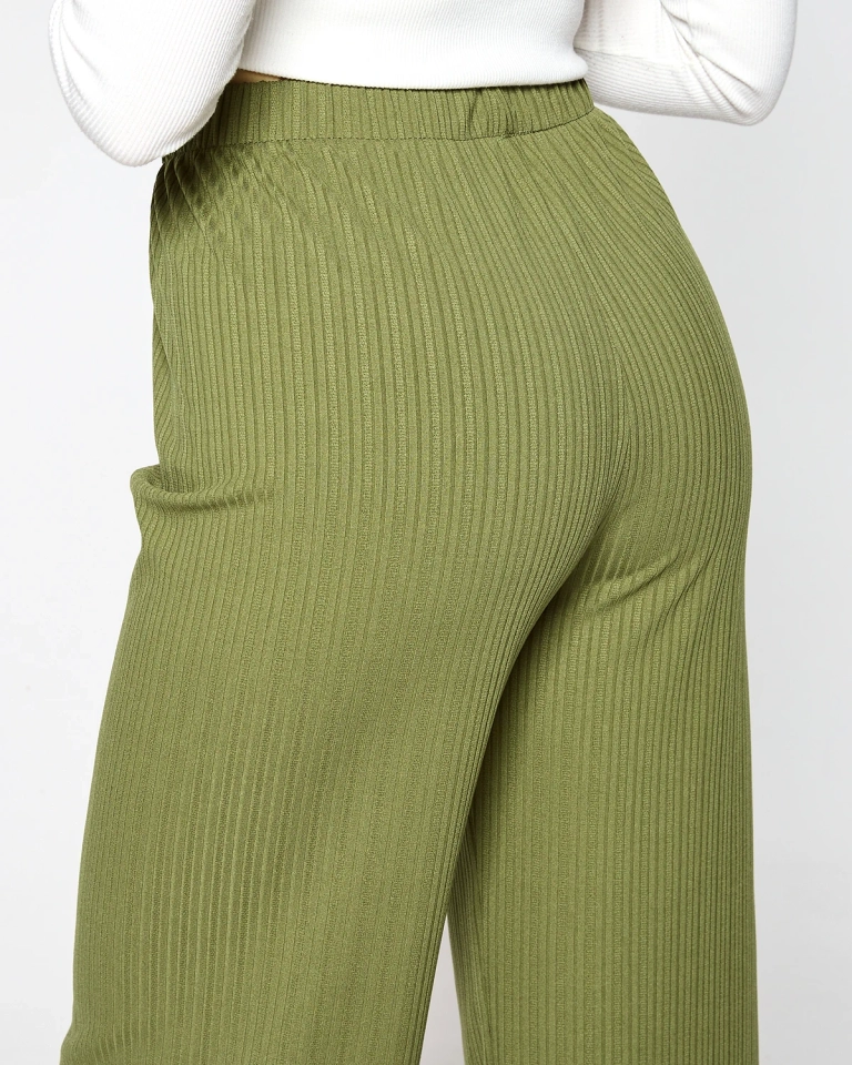 Зеленые женские широкие ребристые брюки - Одежда